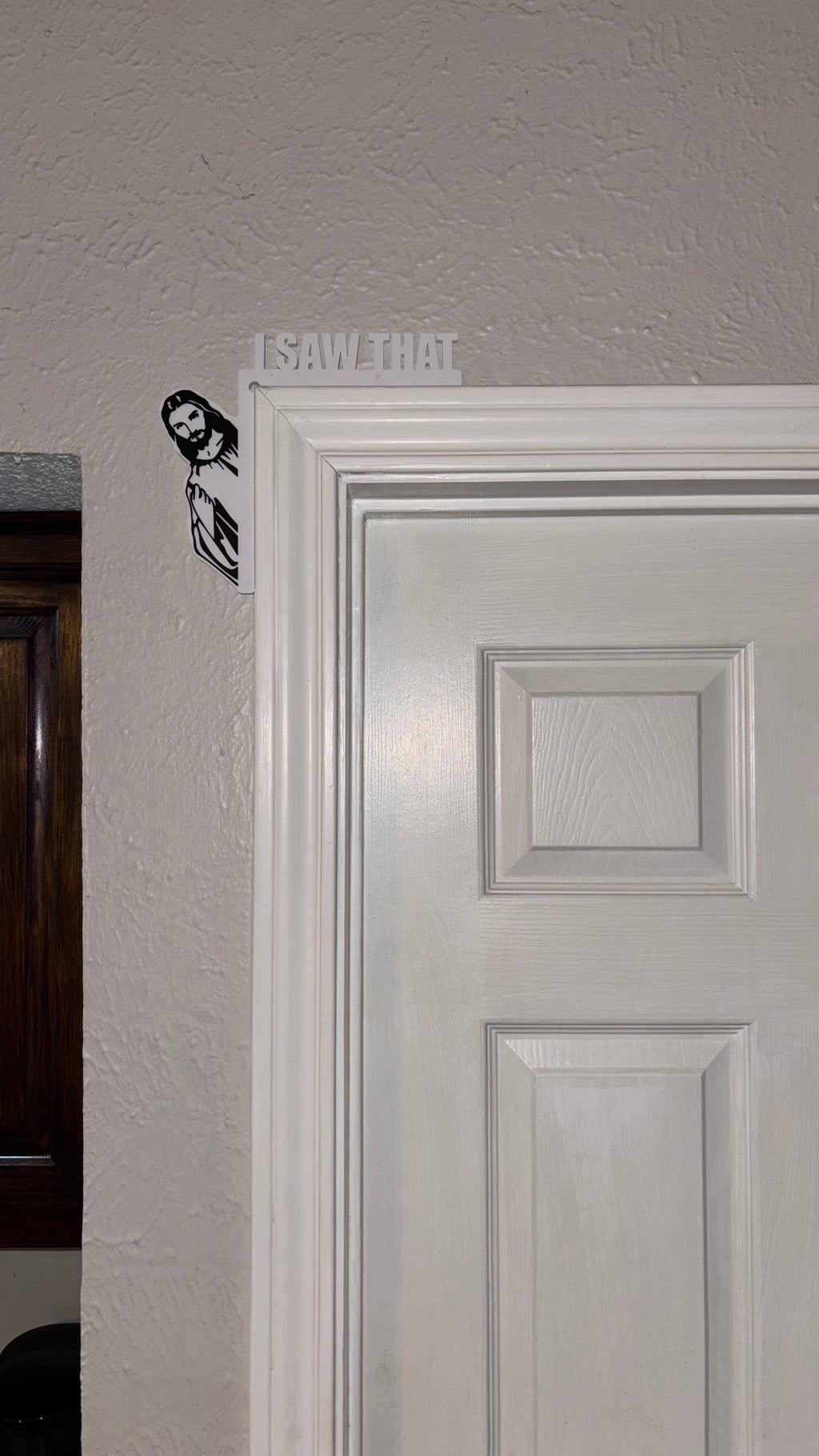 “I Saw That” Jesus Door Corner Hanger – Funny Christian Home Décor