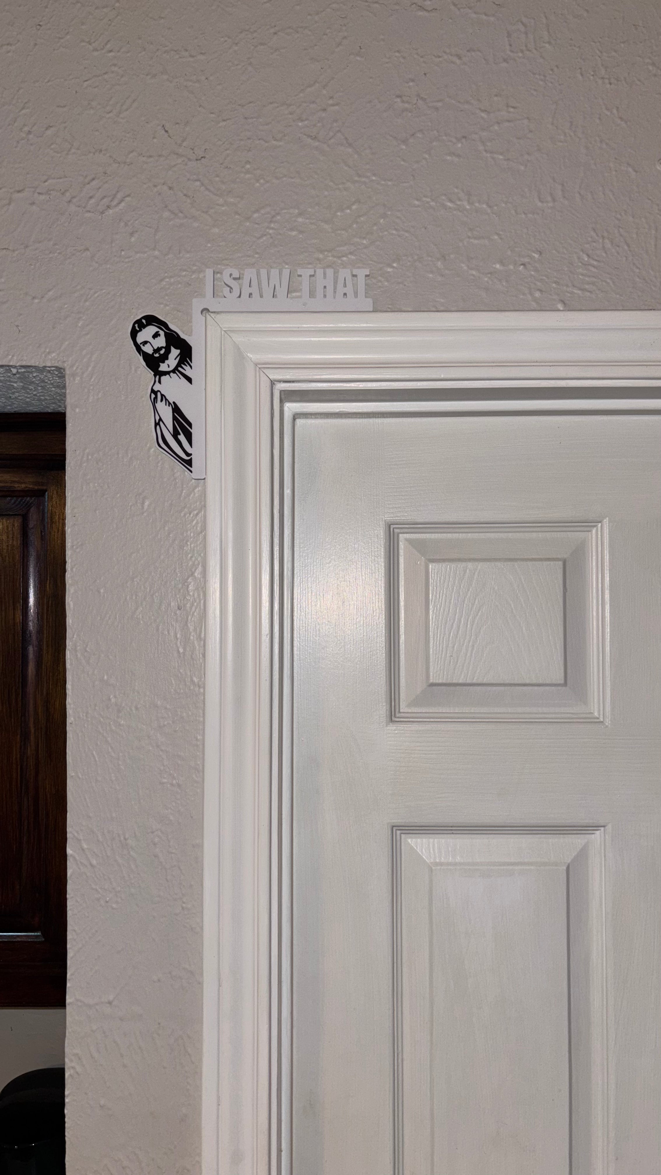 “I Saw That” Jesus Door Corner Hanger – Funny Christian Home Décor