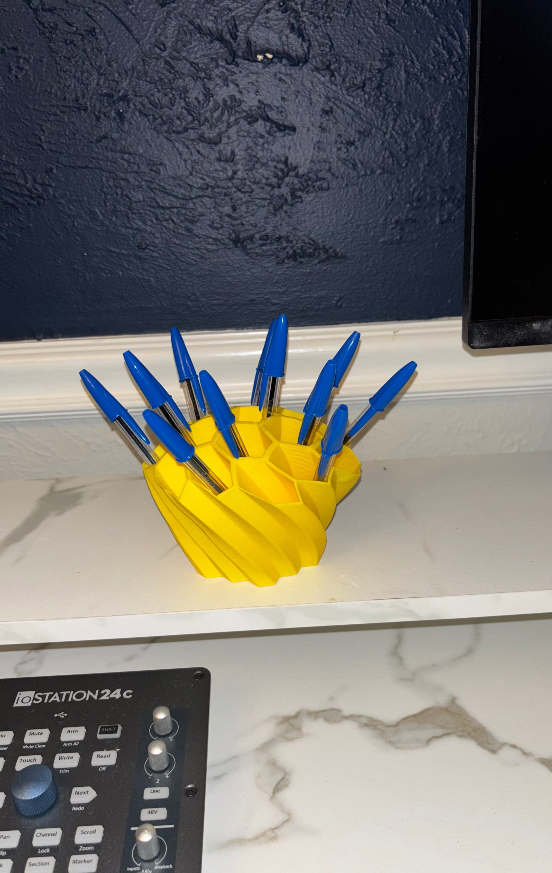 Honeycomb Pencil Holder – Modern 3D Printed Desk Organizer